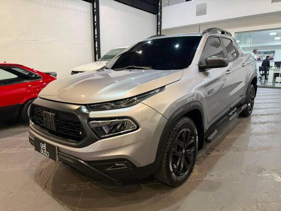 FIAT TORO 2.0 16V TURBO DIESEL ULTRA 4WD AT9 FIAT TORO 2.0 16V TURBO DIESEL ULTRA 4WD AT9